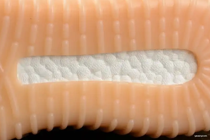 adidas Yeezy Boost Light Brown 750 BY2456 0526